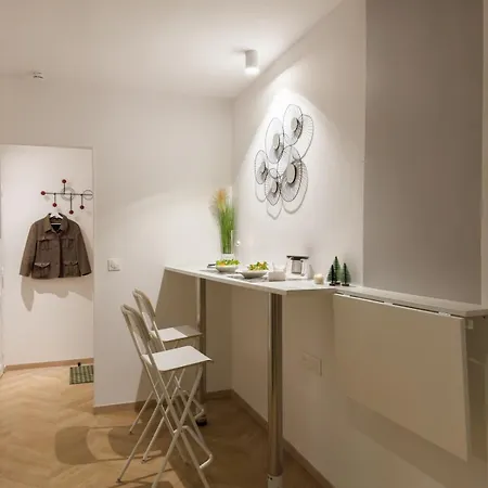 - Chic - Calm - Designed - Daire *