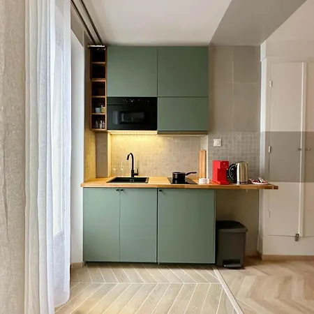 - Chic - Calm - Designed - Daire *