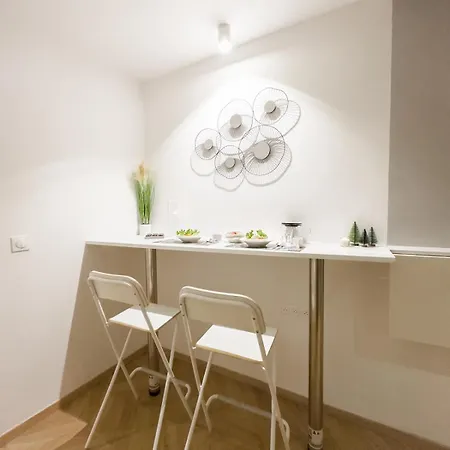 - Chic - Calm - Designed - 巴黎