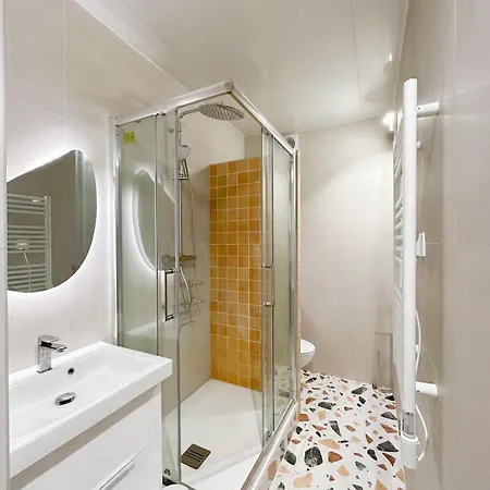 Daire - Chic - Calm - Designed - *
