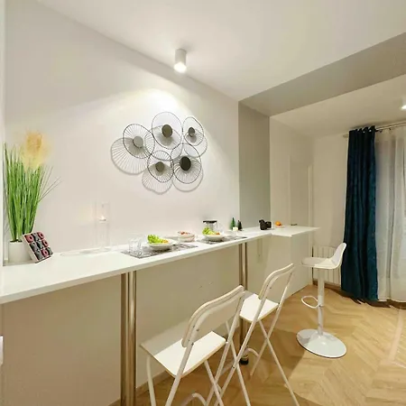 - Chic - Calm - Designed - شقة باريس