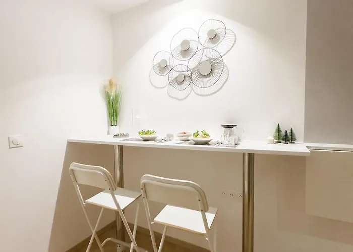 - Chic - Calm - Designed - פריז